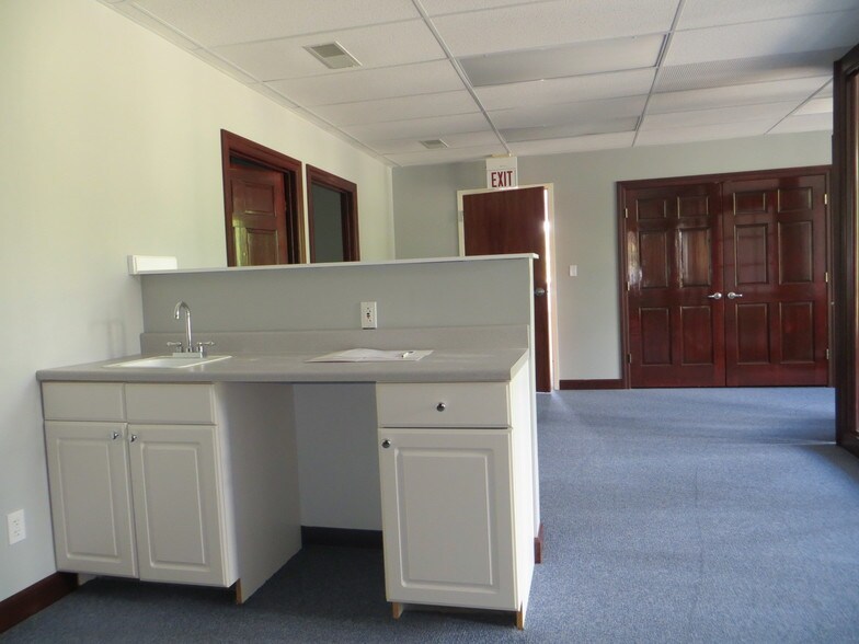 More Photos Of 303-307 Jungermann Rd, Saint Peters Medical For Lease