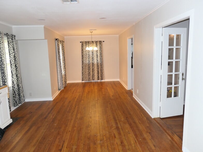 More Photos Of 7601 Park Place Blvd, Houston Office For Sale