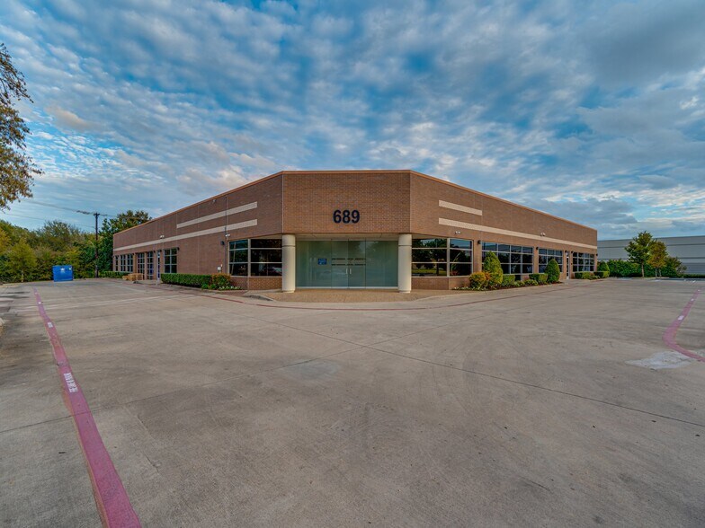 More Photos Of 689 Airport Fwy, Hurst Office For Lease