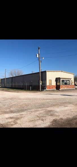 More Photos Of 320 S Taylor Rd, Watonga Warehouse For Sale