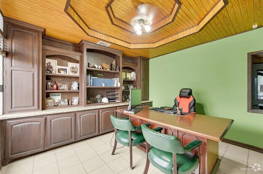 More Photos Of 5004 N La Homa Rd, Mission Flex For Sale