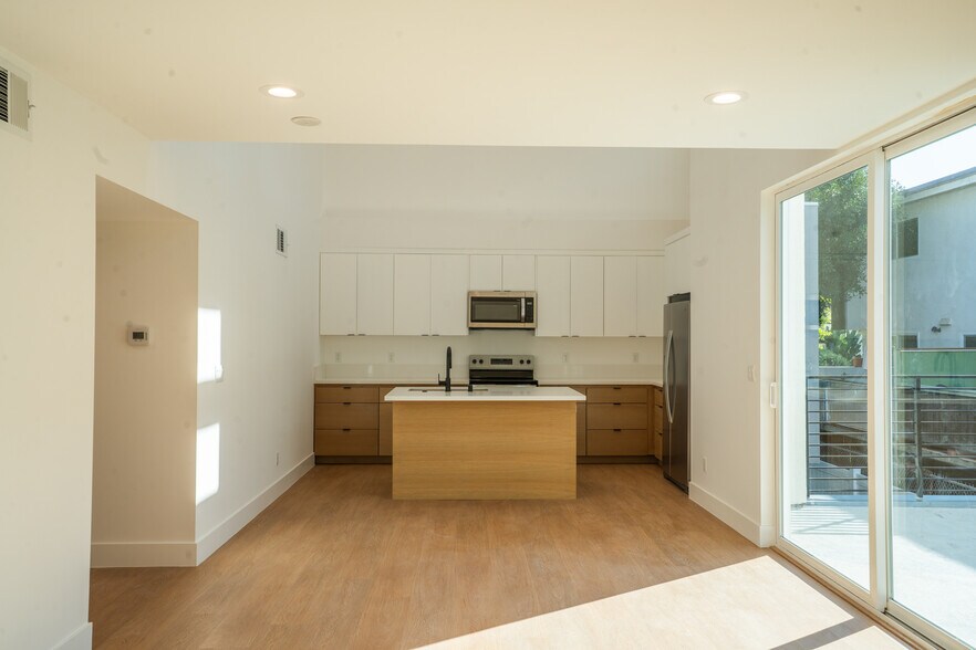 More Photos Of 2707 Ruhland Ave, Redondo Beach Multifamily For Sale