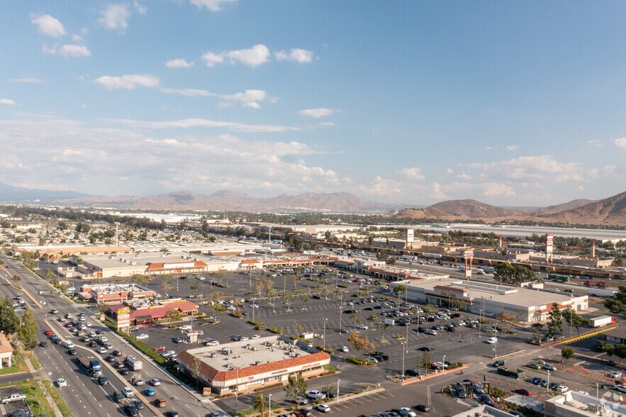 More Photos Of 17099 Valley Blvd, Fontana Freestanding For Lease