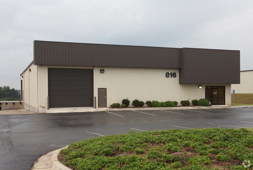 More Photos Of 816 Tucker Ct, Winder Warehouse For Lease