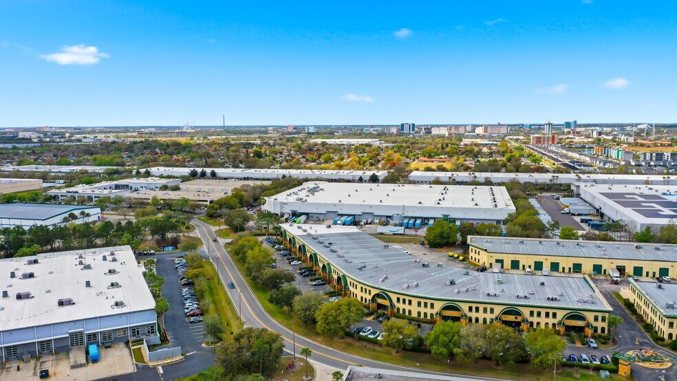 More Photos Of 6881 Kingspointe Pky, Orlando Flex For Lease