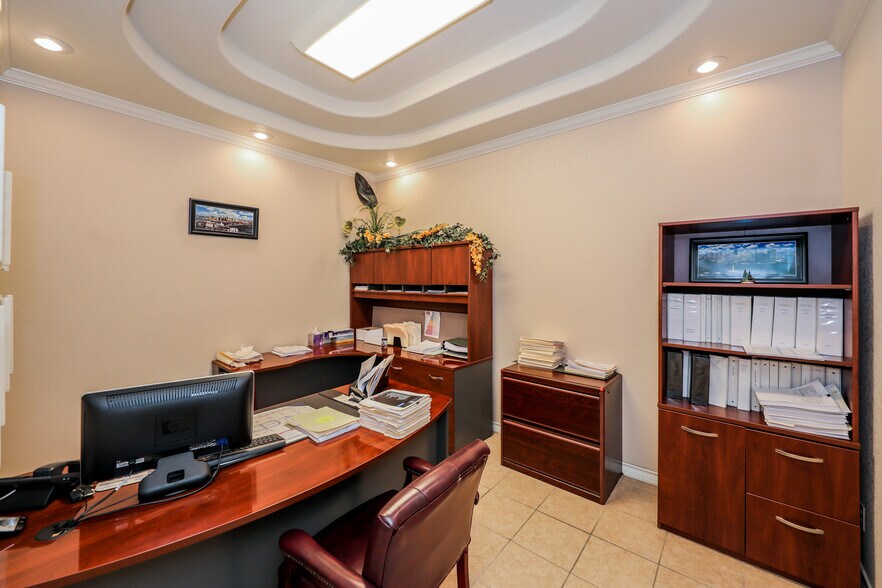 More Photos Of 5809 East Dr, Laredo Warehouse For Sale