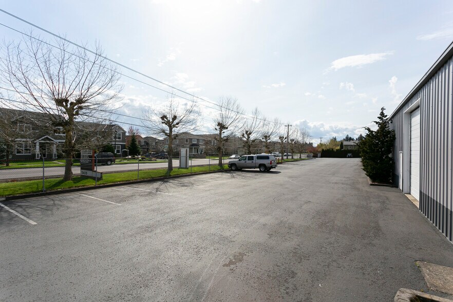 More Photos Of 5405 SE Alexander St, Hillsboro Warehouse For Lease
