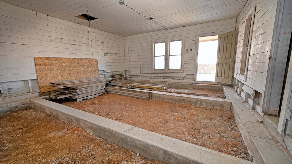 More Photos Of 400 S. Broad Street St, Saint Jo Land For Sale