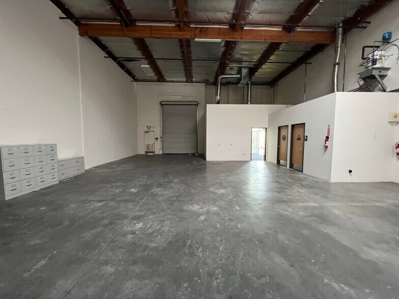 More Photos Of 5581 Daniels St, Chino Warehouse For Lease