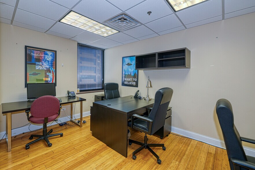 More Photos Of 10700 W Higgins Rd, Rosemont Office For Sale