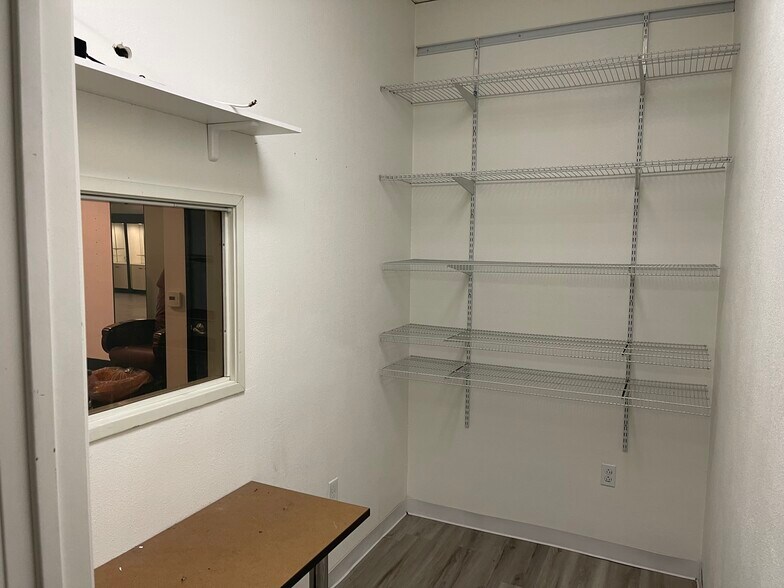 More Photos Of 127 N Main Ave, Fallbrook Storefront Retail Office For Lease