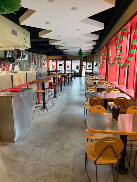 More Photos Of 928 Main St, Columbia Restaurant For Lease