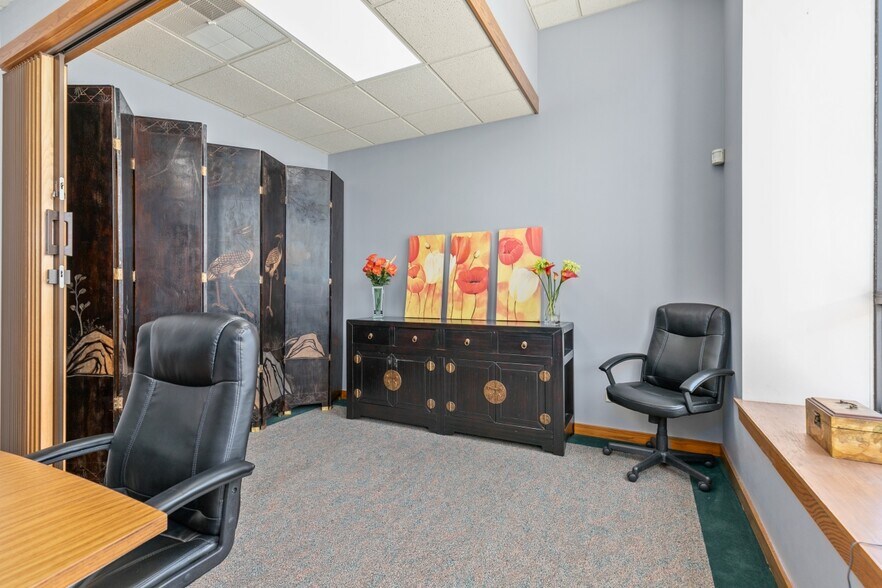 More Photos Of 600 S Main St, Oshkosh Office For Lease