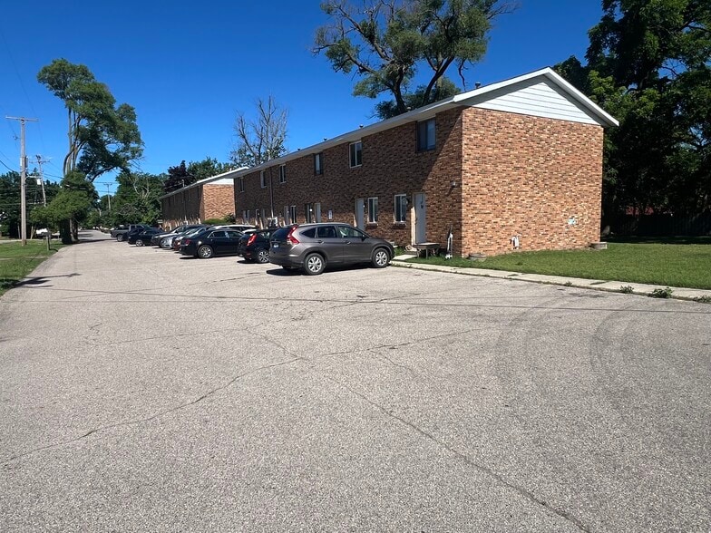 More Photos Of 863 Lincoln Ave, Holland Apartments For Sale