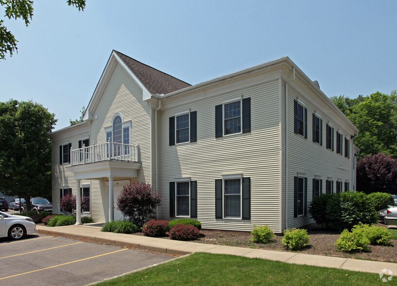 More Photos Of 100 Park Pl, Chagrin Falls Office For Lease
