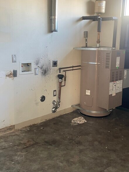 More Photos Of 3322-3390 E 7th St, Long Beach Unknown For Lease