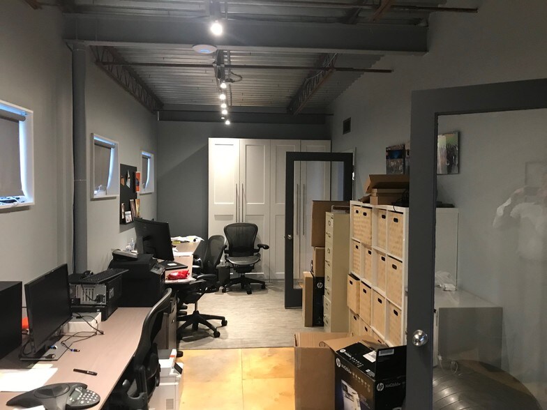 More Photos Of 2437 1/2 University Blvd, Houston Office For Lease