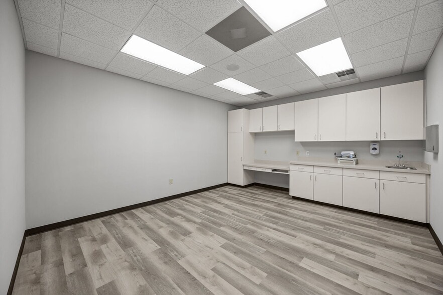 More Photos Of 2450 Emerald Pl, Greenville Medical For Lease