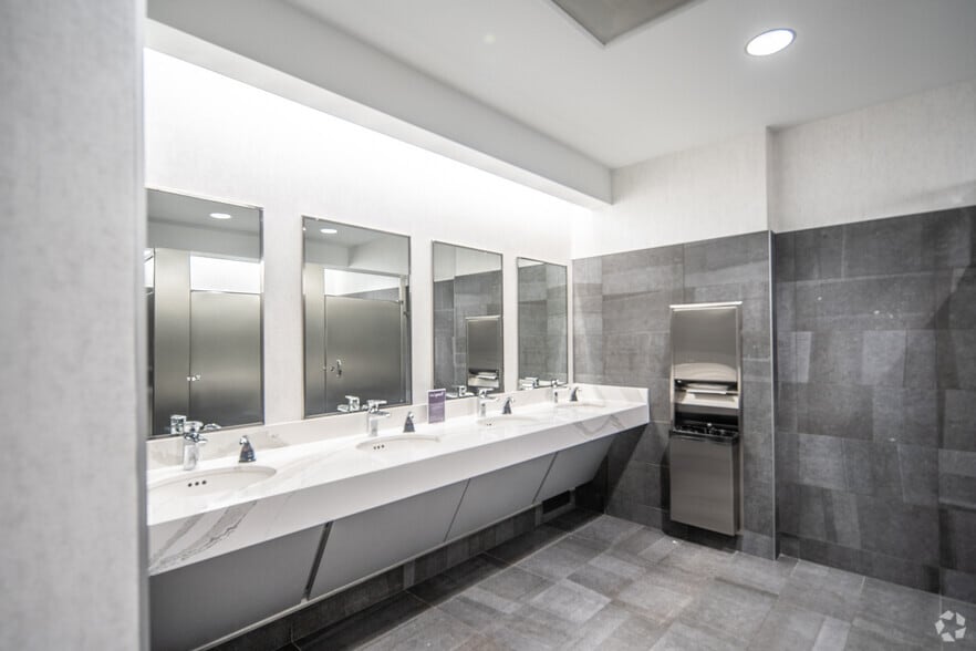 More Photos Of 8150 N Central Expy, Dallas Office For Lease