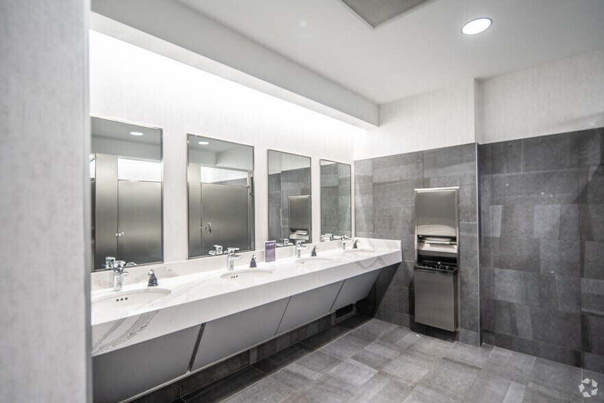 More Photos Of 8350 N Central Expy, Dallas Office For Lease