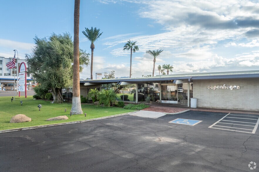 More Photos Of 1701 E Camelback Rd, Phoenix Freestanding For Lease