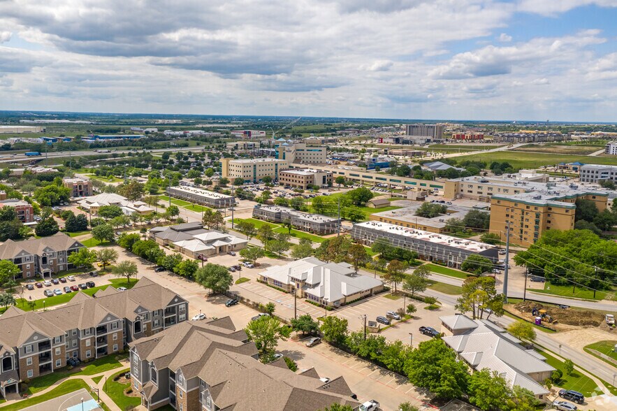 More Photos Of 2435 W Oak St, Denton Medical For Lease