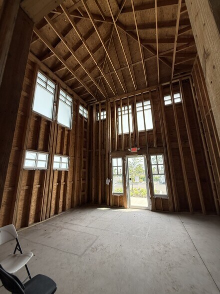 More Photos Of 335 Beachfront Dr, Saint Johns Freestanding For Lease