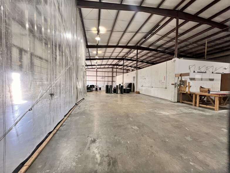 More Photos Of 5611 Guhn Rd, Houston Warehouse For Lease