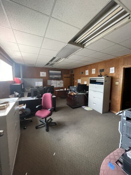 More Photos Of 3815 Bunker Hill Rd, Brentwood Warehouse For Sale