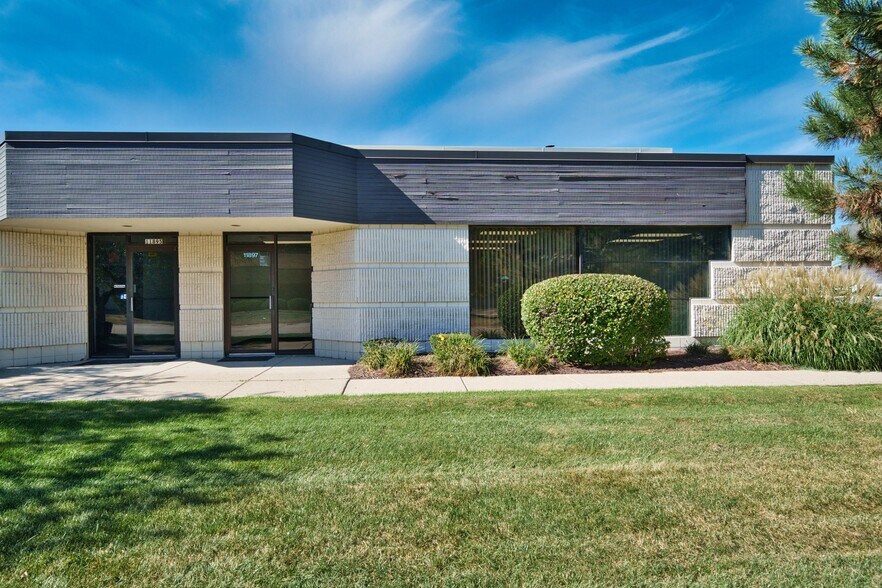 More Photos Of 11887-11897 Belden Ct, Livonia Warehouse For Lease