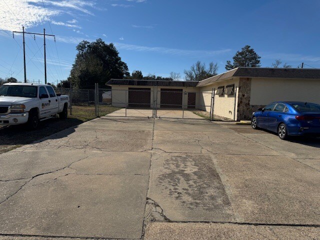 Primary Photo Of 733 Edge St, Fort Walton Beach Flex For Lease