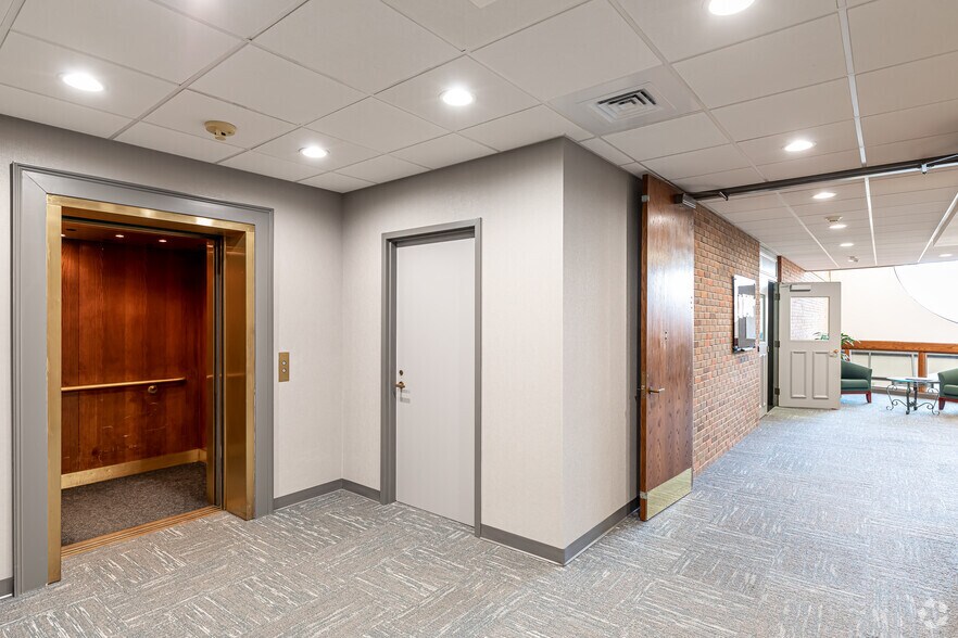 More Photos Of 22 Waterville Rd, Avon Medical For Sale