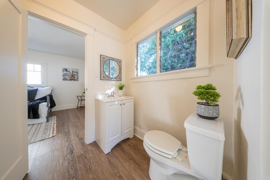 More Photos Of 4832 York Blvd, Los Angeles Office For Sale