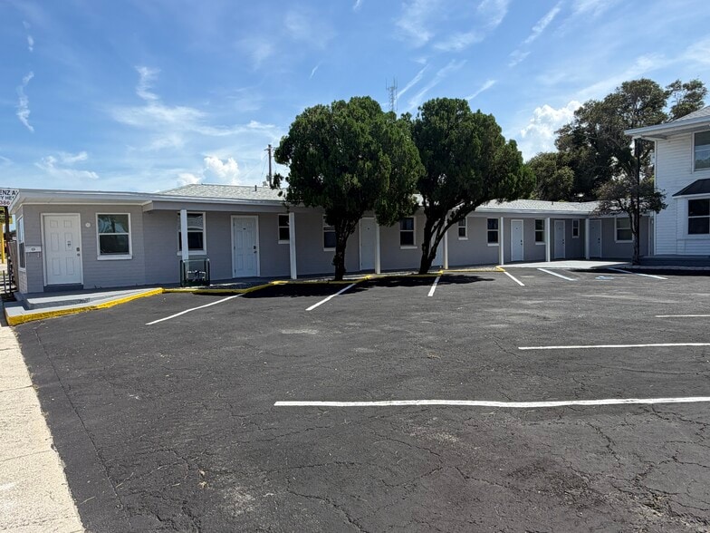 More Photos Of 208 Ridgewood Ave, Daytona Beach Hotel For Sale