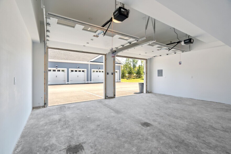 More Photos Of 3 Quill Lane, Barrington Apartments For Lease