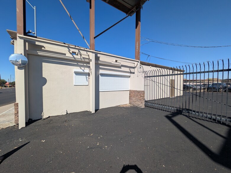 More Photos Of 1108 N Cave Creek Rd, Phoenix Storefront Retail Office For Sale