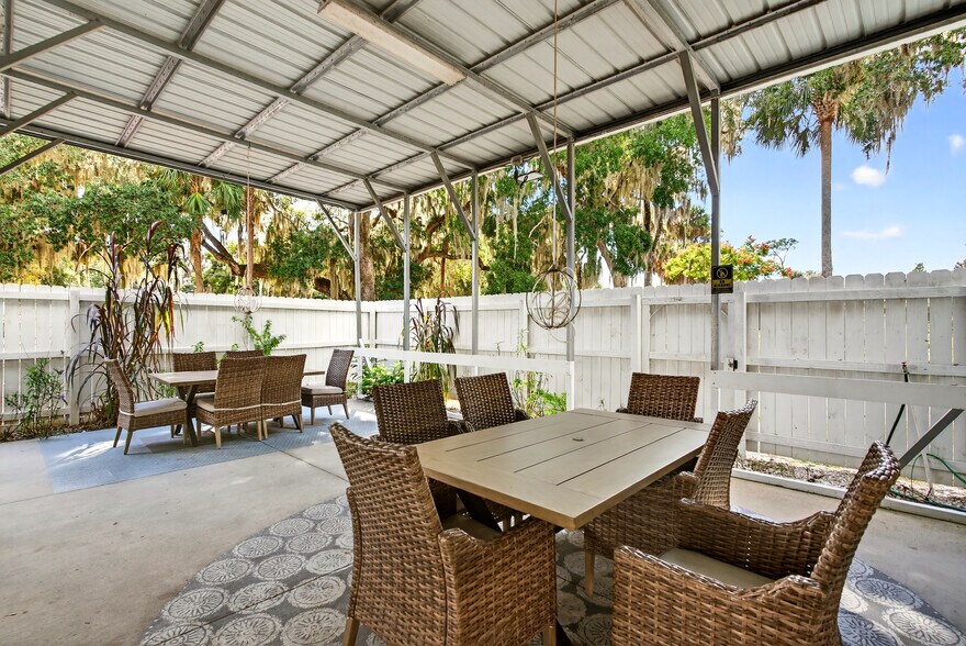 More Photos Of 765 3rd Ave, Welaka Restaurant For Sale