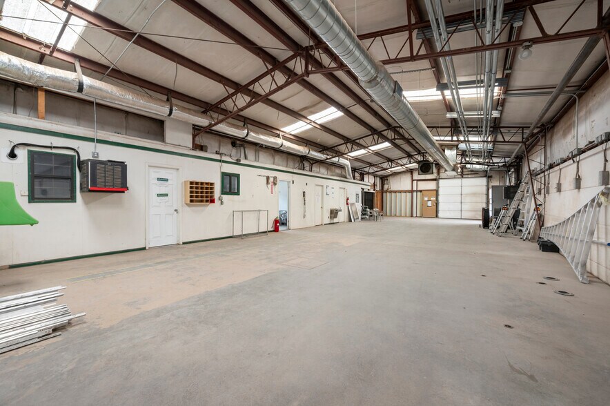 More Photos Of 1041 N River Rd, Palisade Warehouse For Sale