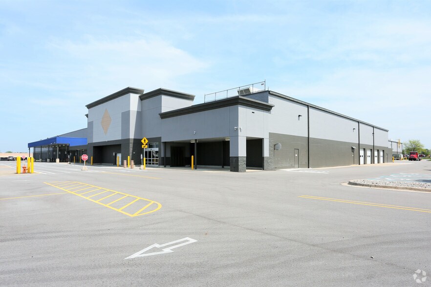 More Photos Of 340 E Edgewood Blvd, Lansing Freestanding For Lease