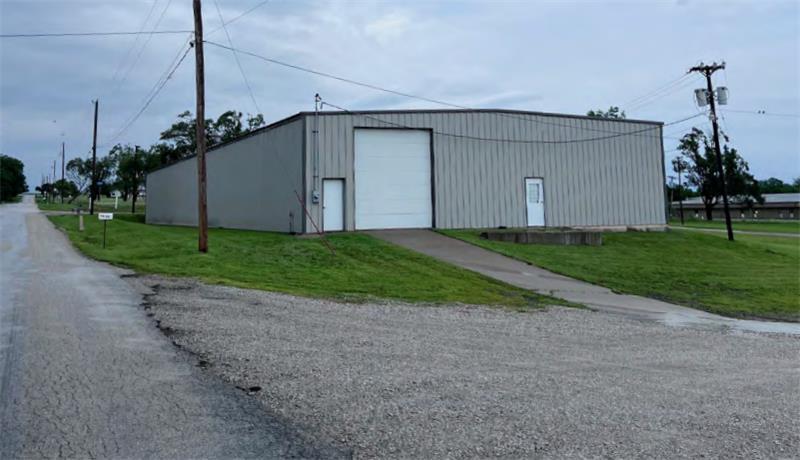 More Photos Of 206 S Catalpa St, Garnett Warehouse For Sale