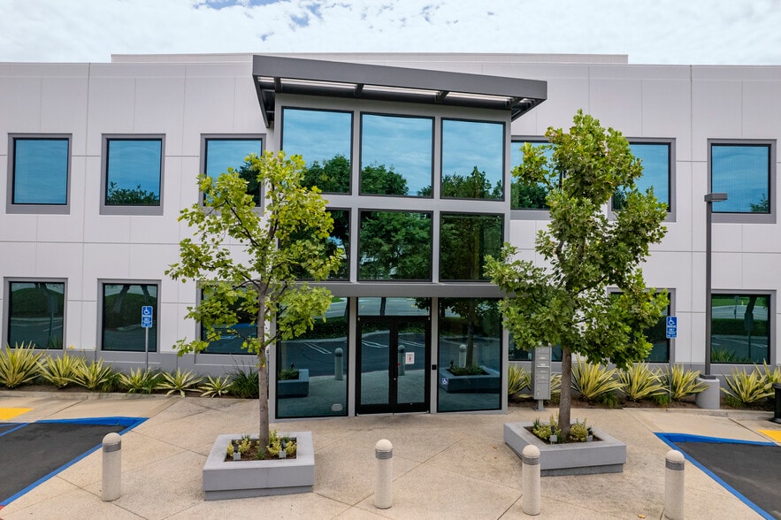 More Photos Of 8 Hughes, Irvine Office For Lease