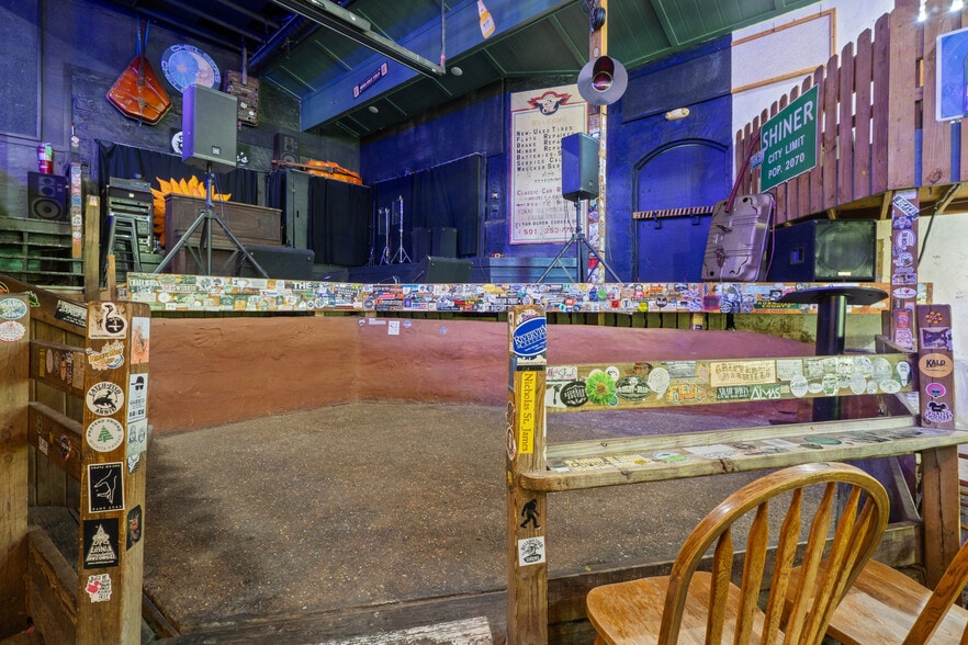 More Photos Of 10 Mountain St, Eureka Springs Restaurant For Sale