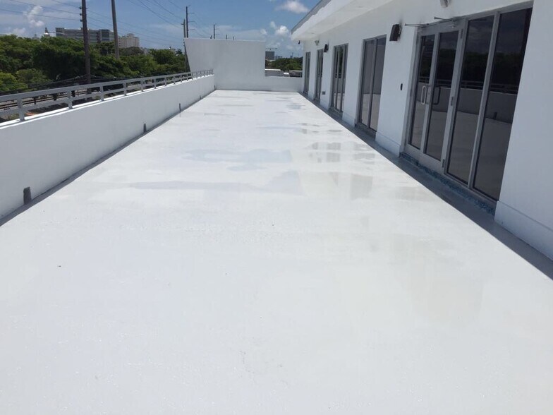 More Photos Of 520 S Dixie Hwy, Hallandale Beach Warehouse For Lease