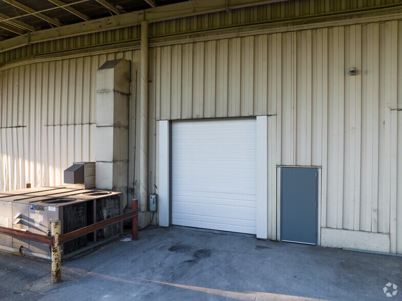 More Photos Of 13850 Manchester Rd, Manchester Freestanding For Lease