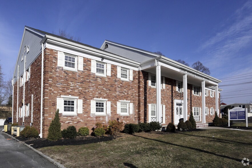 More Photos Of 6 Pompton Ave, Cedar Grove Medical For Lease