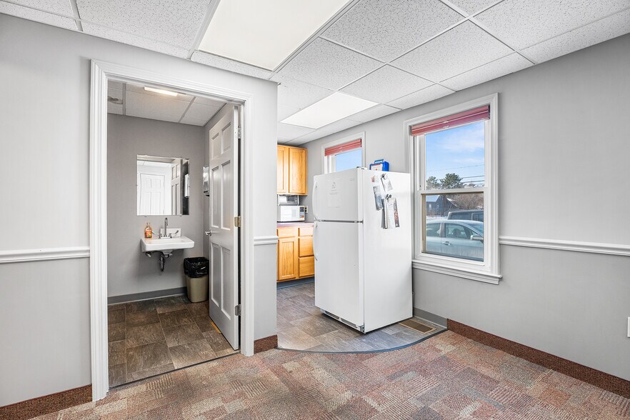 More Photos Of 293 Bedford St, Whitman Office For Sale