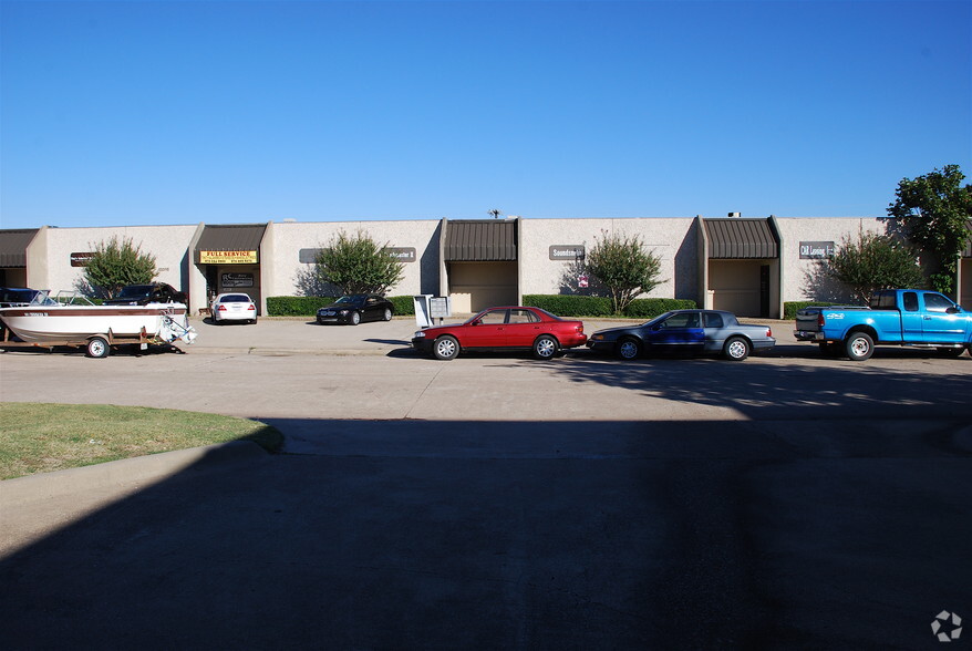 More Photos Of 13500-13520 Vargon St, Dallas Distribution For Lease