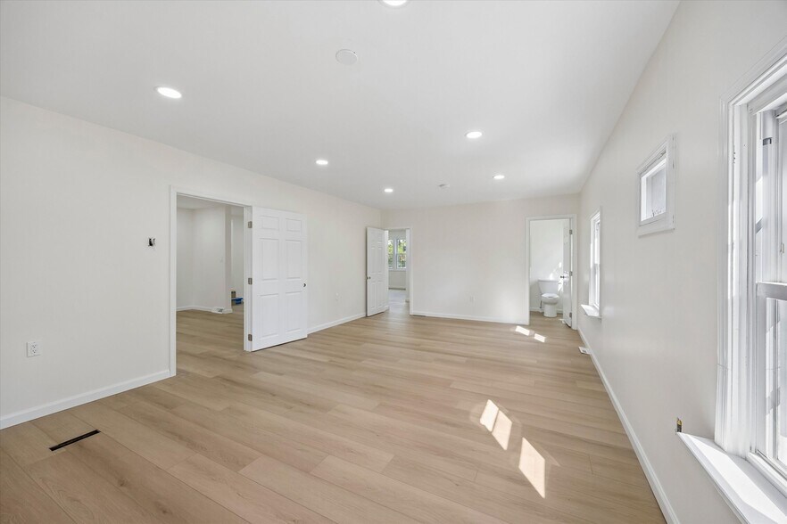 More Photos Of 102 Bristol Oxford Valley Rd, Langhorne Specialty For Lease