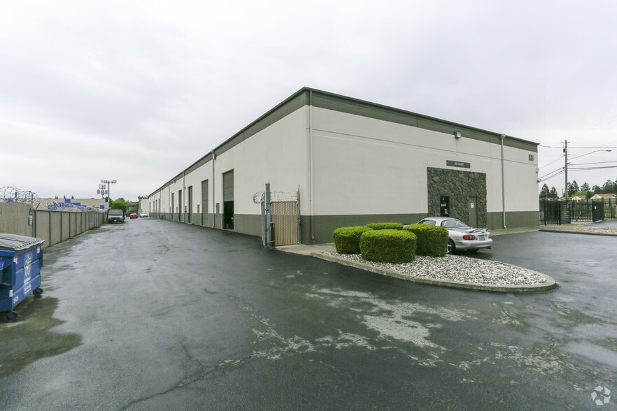 More Photos Of 631 Railroad Ave, Fairfield Manufacturing For Lease