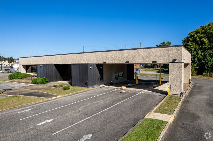 More Photos Of 1001 Decatur Hwy, Gardendale Bank For Lease